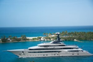 daytime-island-luxury-yacht